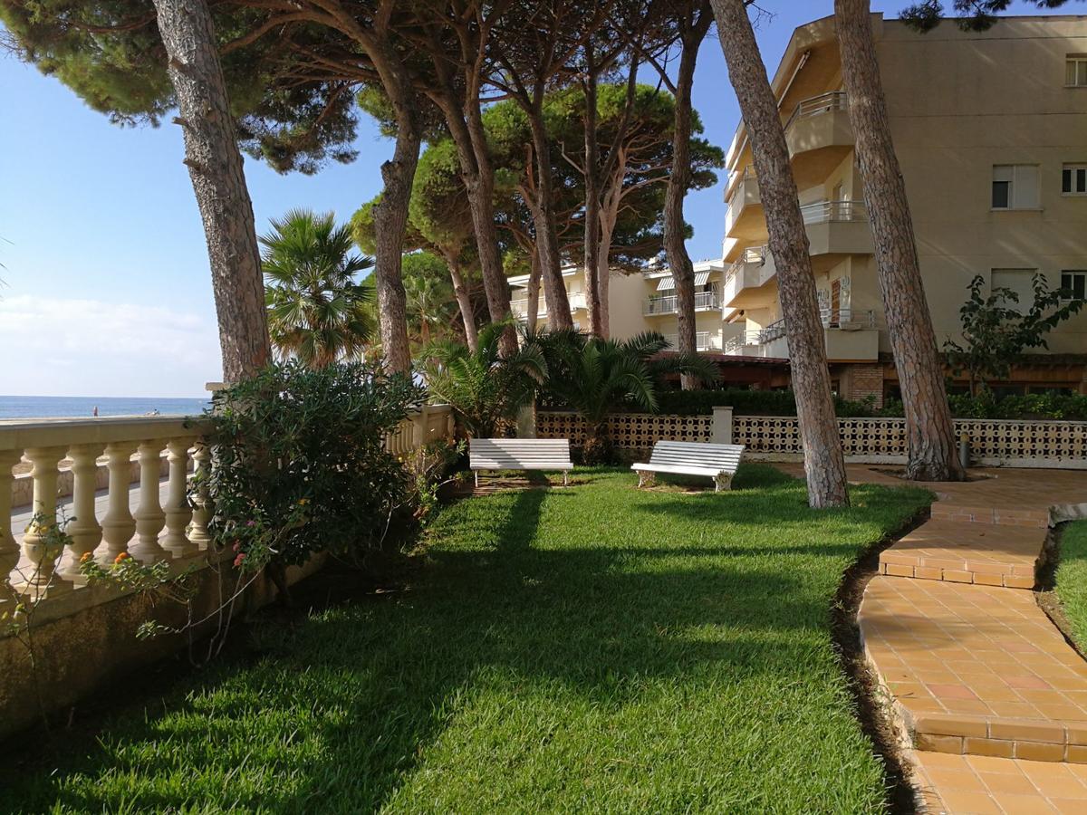 Apartamentos Versailles Villafortuny Exterior foto